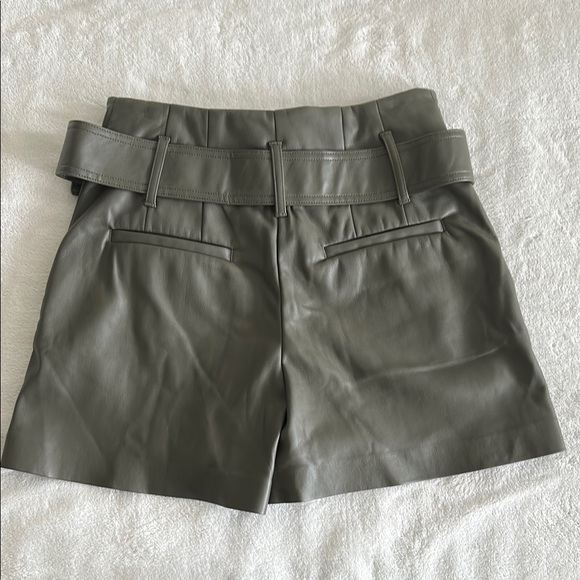 Express Super High Waisted Faux Leather Belted Paper Bag Shorts NWT - Picture 2 of 6